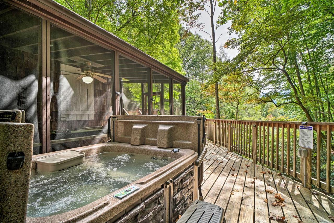 Rustic Sevierville Cabin Hot Tub And Mountain Views Exterior photo