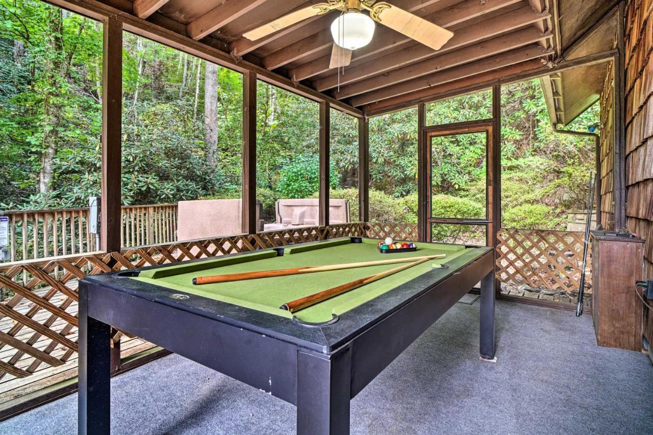 Rustic Sevierville Cabin Hot Tub And Mountain Views Exterior photo
