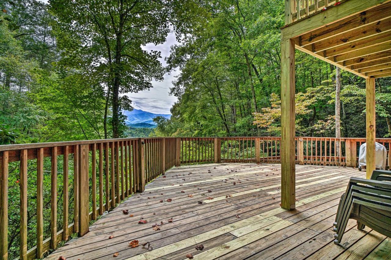 Rustic Sevierville Cabin Hot Tub And Mountain Views Exterior photo