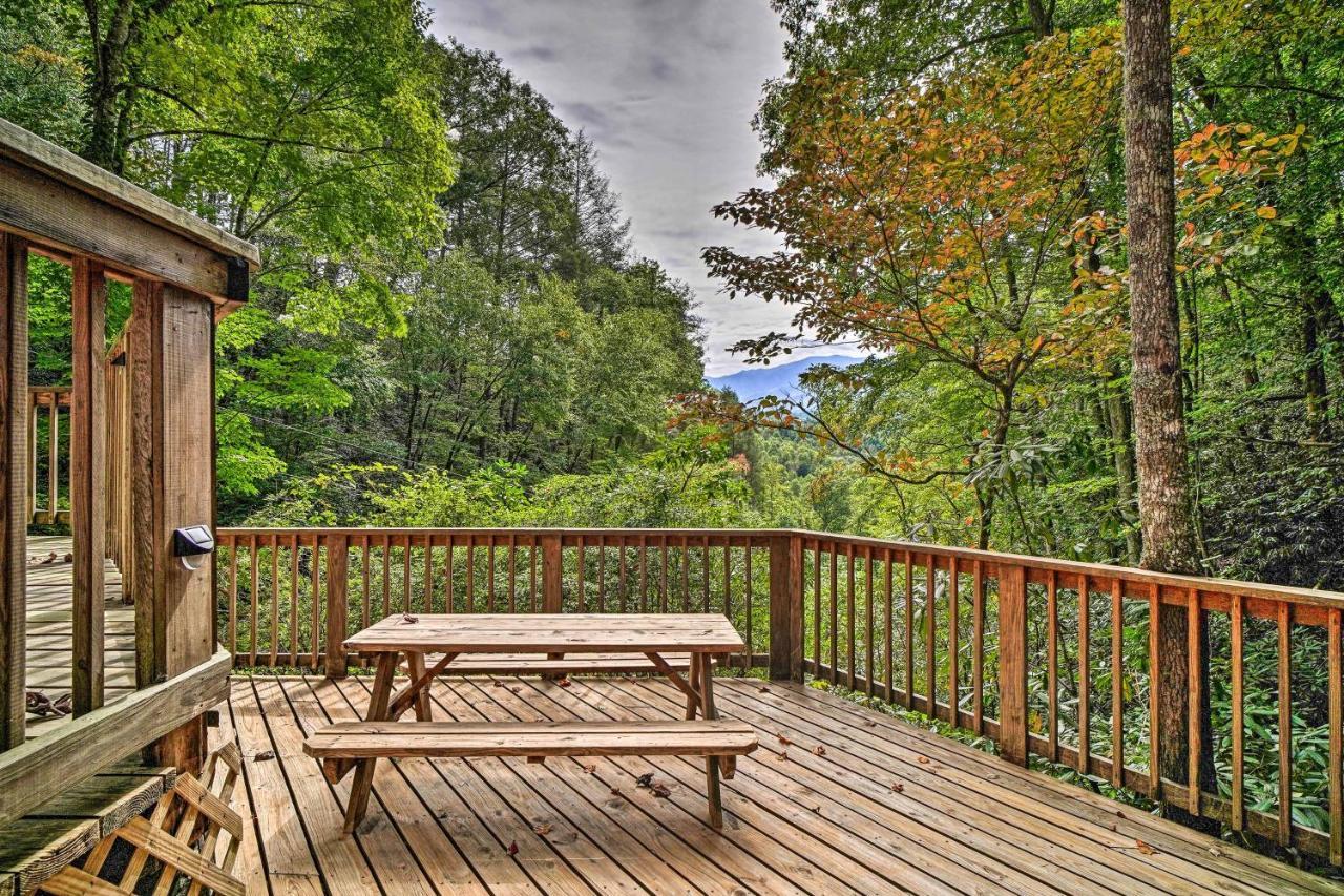 Rustic Sevierville Cabin Hot Tub And Mountain Views Exterior photo