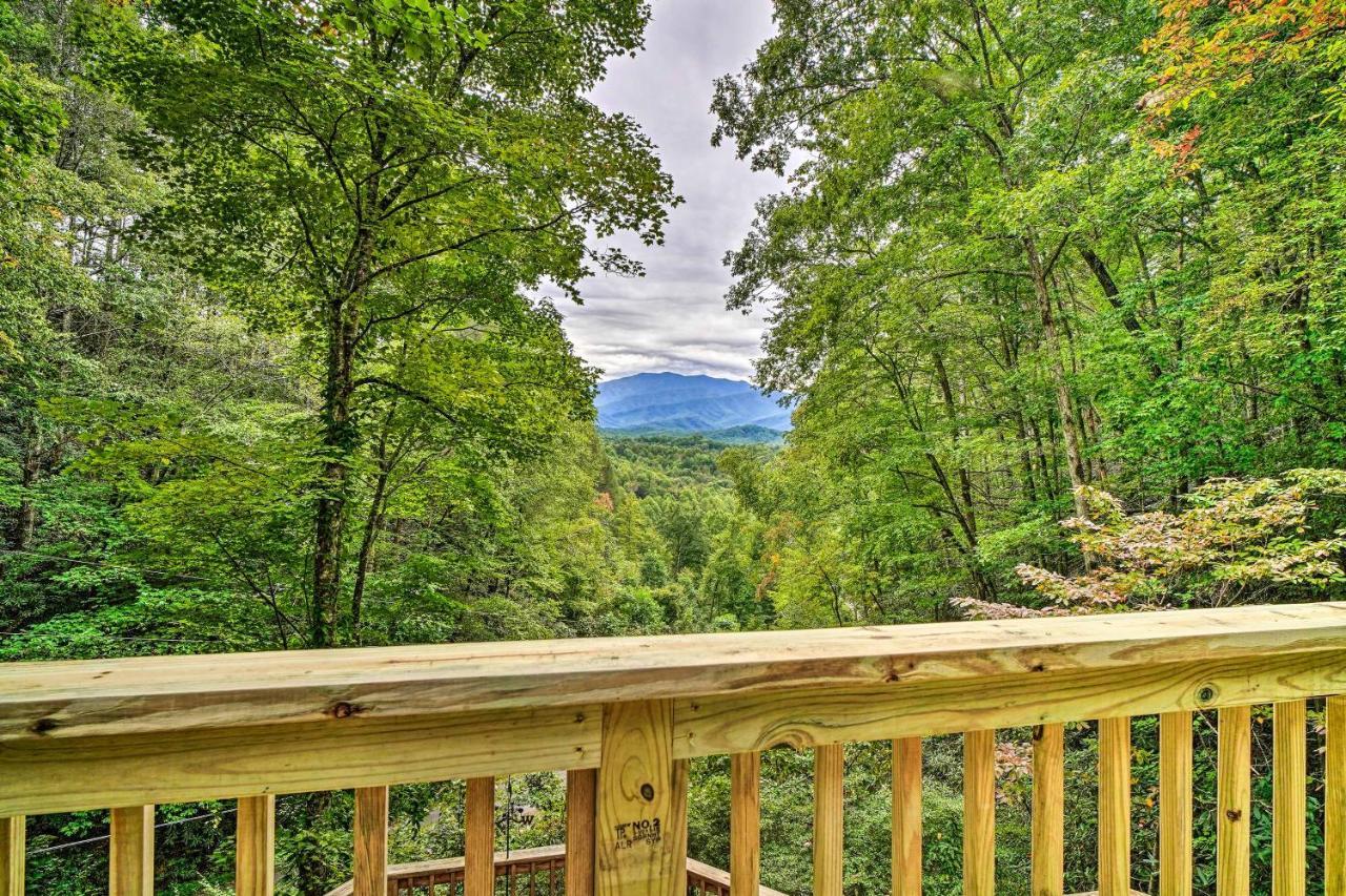 Rustic Sevierville Cabin Hot Tub And Mountain Views Exterior photo